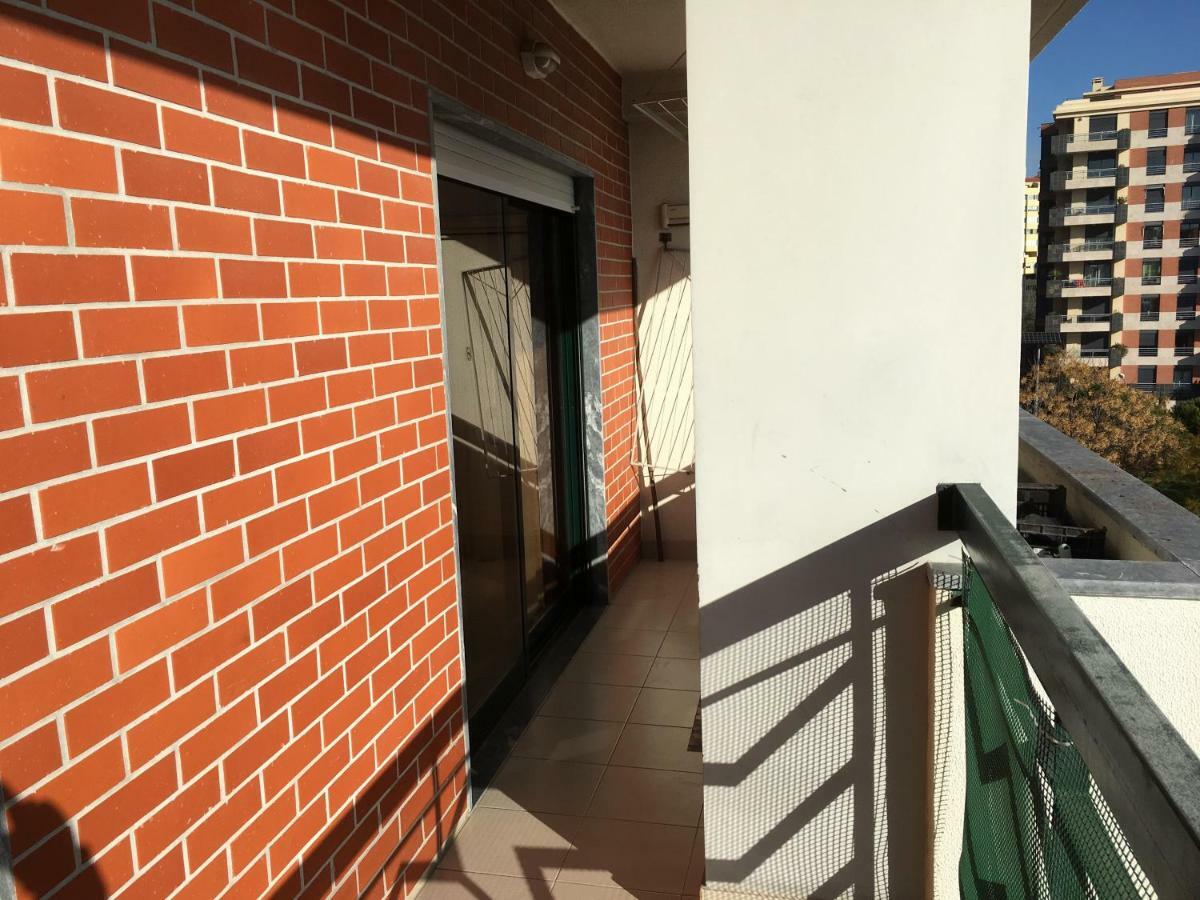 Apartamento Novo Muito Confortavel Com Vista Rio Algés Eksteriør bilde